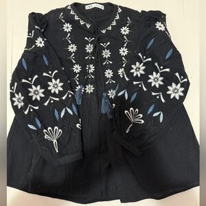 Zara embroidered top ( women’s size medium)